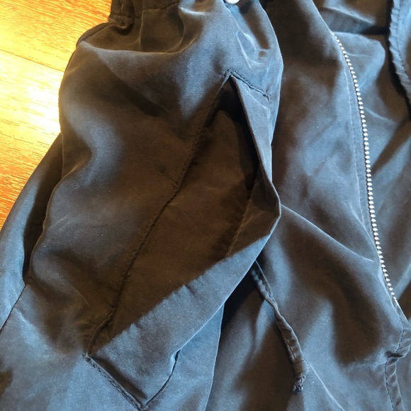 Divided H&M black w/gold Over Coat. Light weight. Size 4. Great condition - Picture 5 of 9